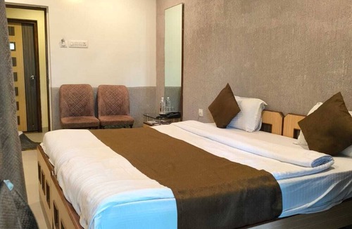 Girinagar Hotel | Aquarius Resort