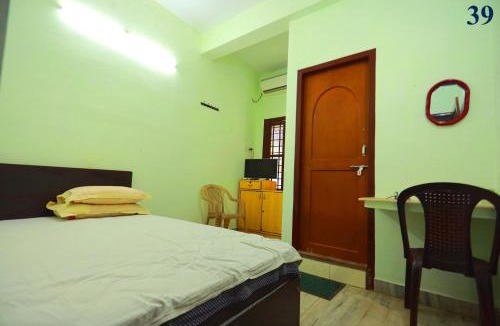 Thrippunithura Hotel | Arackal Tourist Home