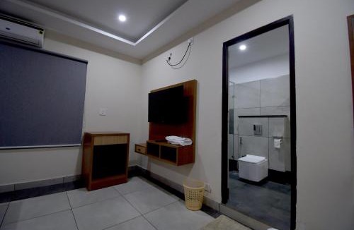 Subhash Nagar Hotel | ARAKKAL GUESTHOUSE