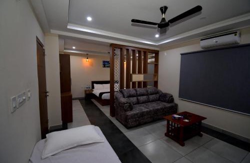 Subhash Nagar Hotel | ARAKKAL GUESTHOUSE