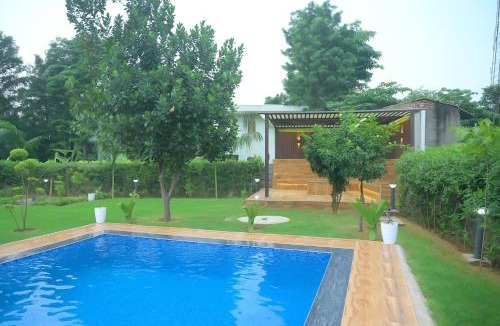 Taoru Villa | Aravali Farm Gurgaon, 3 Bedroom Villa with Lawn Barbeque Grill and Pool
