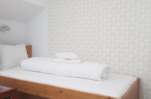 Three Oaks House | Ardealul