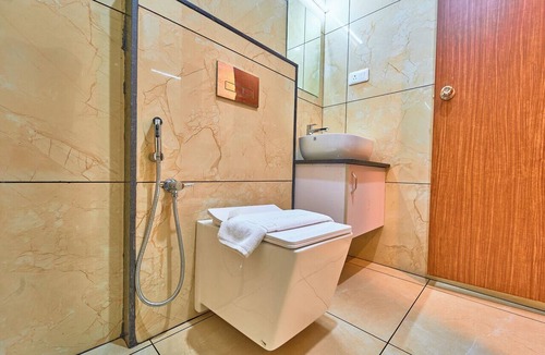 Pallivasal Hotel | Areva Inn Munnar by Voye Homes