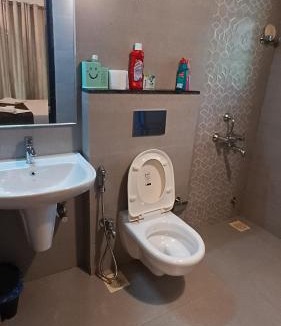Kurunji Ski Chalet | Arka Homes Bhor Serene Nature 2BHK Villa with Bonfire, BBQ, lawn, shared pool and Kayaking