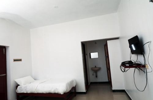 Namakkal Hotel | Aroma Resort Hill Palace