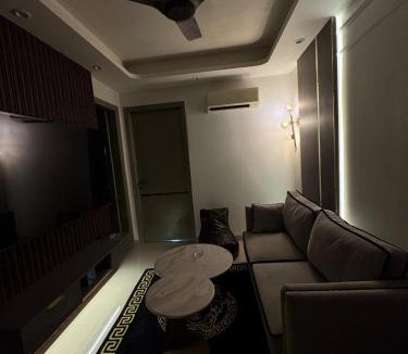 Sainik Farm Apartment | Artisan Abode406 Luxury Studio in Saket
