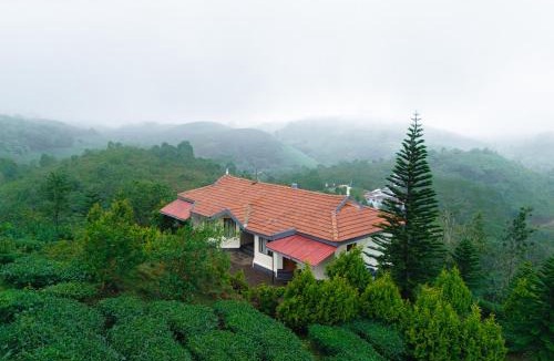 Vagamon Bed & Breakfast | Aruvi Mountain Villa Vagamon - Pet Friendly Nature Stay by VOYE HOMES