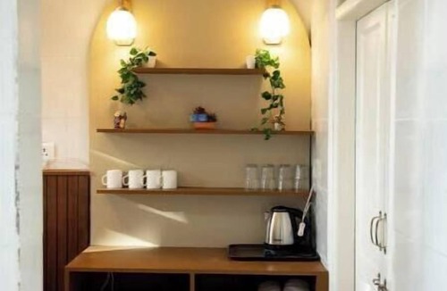 The Mall Road Apartment | Arvelia Acacia, beautiful 2 bed suite by Da Alohas