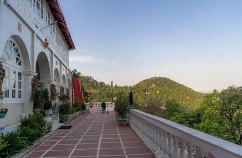 Mussoorie Apartment | Arvelia Colonial George Everest Luxe By Da Alohas