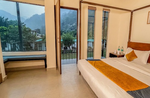 Taliyal Gaon Resort | Aspen Riverside Resort (180 Mountain View)