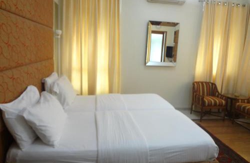 Churchgate Hotel | Astoria Hotel