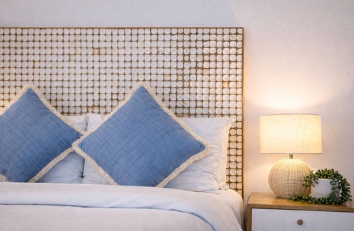 Noosaville Hotel | At The Sound
