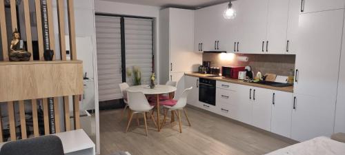 Timisoara Apartment | ATENEO ApArt Hotel - Studio DeLuxe - MODERN Apartment with Big Balcony and Free Parking