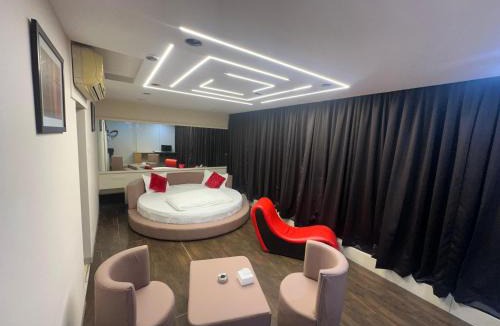 Aundh Hotel | Aundh Elite Stay