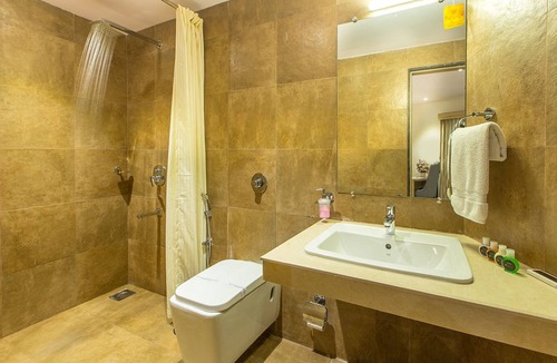 Edapalli Hotel | Aura One Hotel