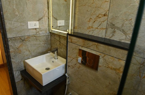 Adyar Hotel | Aurelia Comforts