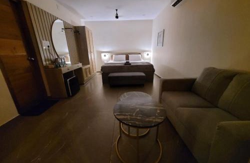 Kozhikode House | Aurora-The Pool Villa