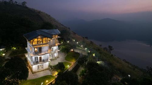 Udumbanchola Hotel | Avadale Idukki - Stag Groups Not Allowed