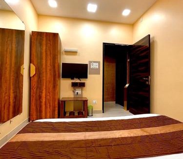 Kandivali Apartment | AVIRAHI HOTEL