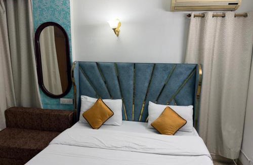 Hanuman Road Area House | Awasthi Kozi Stays B&B - closest to VFS