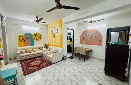 Barasat Apartment | Azure Courtyard - vibrant and cozy vibe