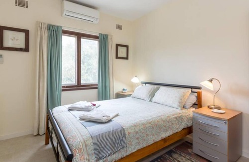 Crawley Apartment | B6 Crawley Apartment 1 BRM & Sleepout near UWA
