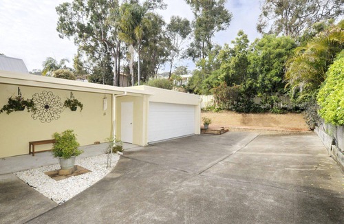 Corlette House | Bagnall Views, 2/161 Government Rd - Stylish & modern duplex across the road to the waters edge