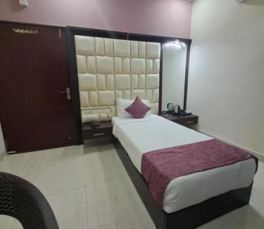 Jagdalpur Hotel | Bajaj's Karwan Inn