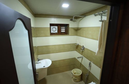 Hosdurg Hotel | Balaji Regency Kanhangad