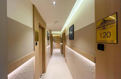 Bandra East Hotel | Bandra Stays