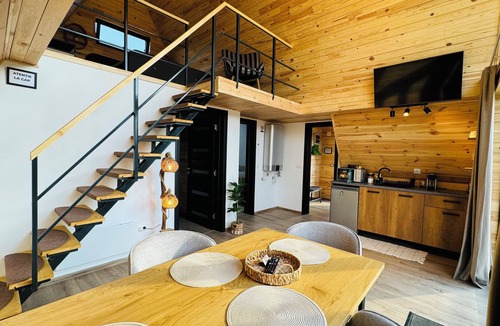 Valea Mare-Pravat Cabin | Bangkok 2 bedroom A-Frame Cabin with Hot Tub & Mountain Views