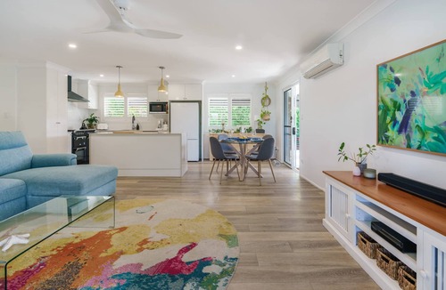 Battery Hill House | Battery Hill Dog-Friendly Poolside Paradise