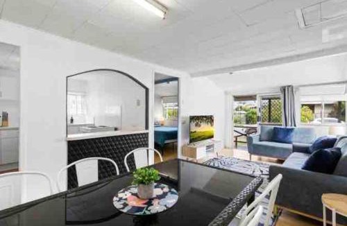 Deception Bay House | Bayside Living - Walk to Water - Central location