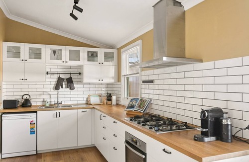 Bayswater House | Bayswater Hideaway | Sauna, Outdoor Decks & Comfort, Near Train, CBD & Airport