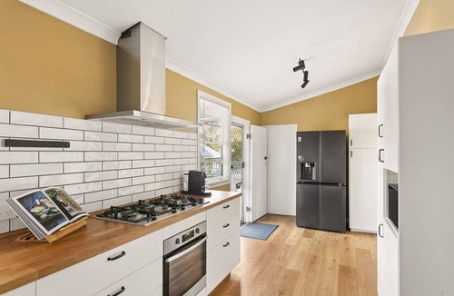 Bayswater House | Bayswater Hideaway | Sauna, Outdoor Decks & Comfort, Near Train, CBD & Airport