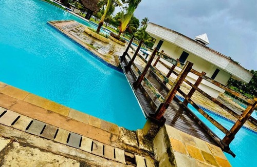 Diani Beach House | Beach Front Apartment -10 min from the shopping center!