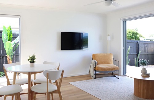 Warana Apartment | Beach Haven Warana - Pet Friendly Stay