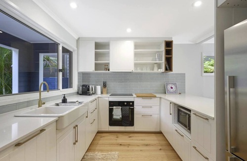 Macmasters Beach House | Beach House - Family Friendly - 5mins walk to the beach