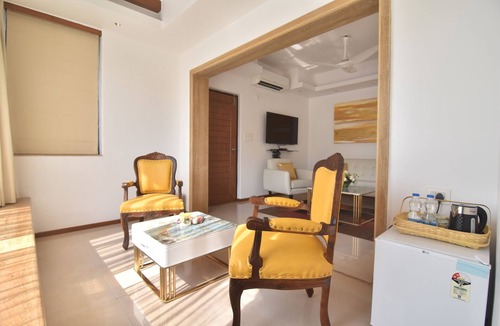 Caranzalem Apartment | Beach Paradise Miramar Goa