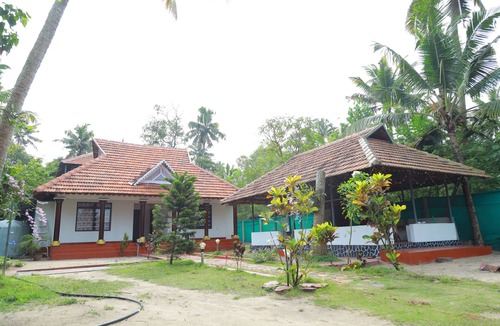 Mararikulam Bed & Breakfast | Beach side rooms in marari beach