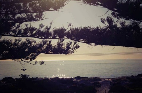 Semaphore House | Beachfront self contained upstairs apartment