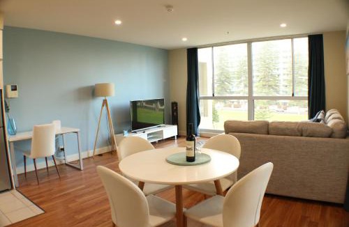 Glenelg Apartment | Beachside Luxury Apartments One & Two Bedroom in Beachfront Oaks Pier Building