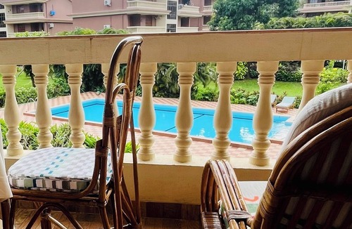Sainagar Apartment | Beachside Poolfront luxury 2BHK 8 min walk to Candolim beach with WiFi, AC, TV
