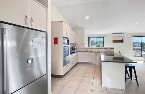 Surf Beach Apartment | Beachside Retreat with Garage Parking
