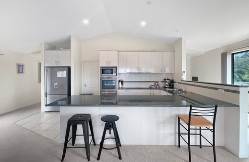 Surf Beach Apartment | Beachside Retreat with Garage Parking
