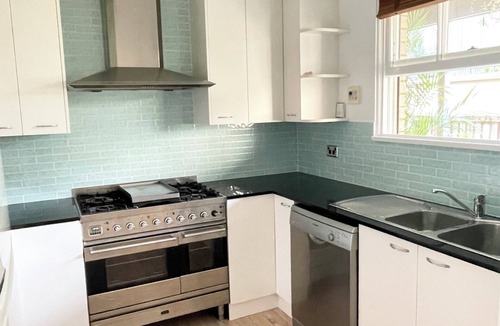 Mona Vale Apartment | Beachside townhouse at Mona Vale beach, spacious and modern , footsteps to beach