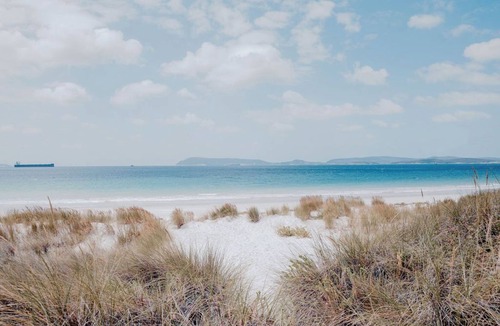 Collingwood Park Villa | beachside villa - just 5 mins walk to the Middleton Bay beach