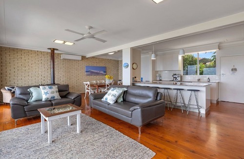 Killcare Heights House | Beachview by HolidayCo.