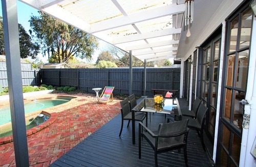 Beaumaris House | Beaumaris Grand Dame - Child & Pet friendly