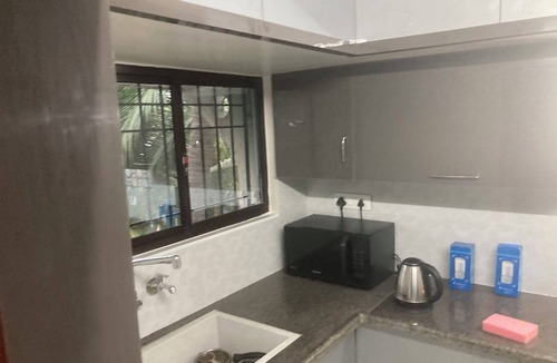 Chromepet Apartment | Beautiful 2-bedroom apartment with AC in charming Chennai-15 minute from Airport